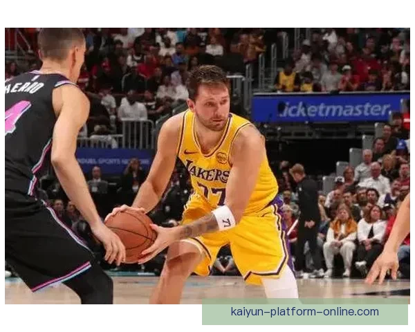 东契奇60分8连胜庆祝闭眼累瘫 湖人全队为他狂欢祝贺